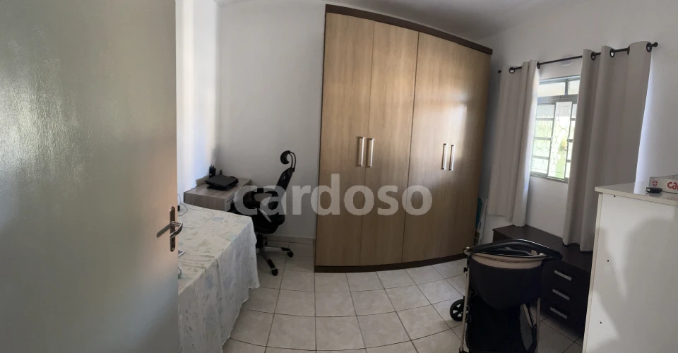 Imóvel com duas casas independentes, energia solar e churrasqueira – Jardim Ideal, Londrina/PR