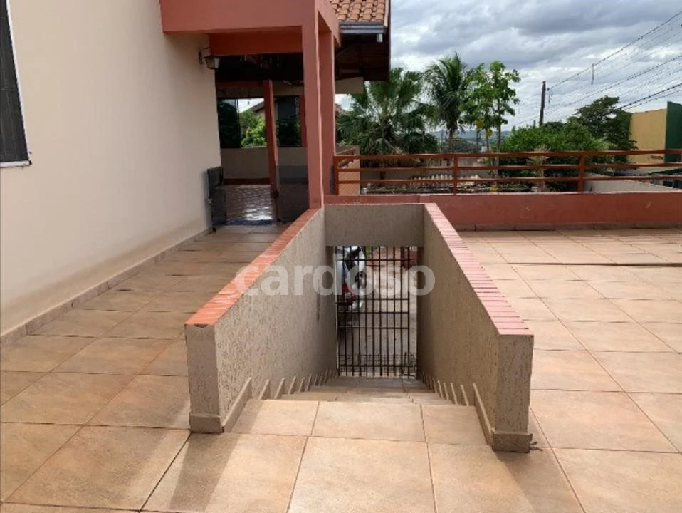 CASA COM 4 QUARTOS E ÁREA GOURMET À VENDA - VILA ROMANA - IBIPORÃ/PR