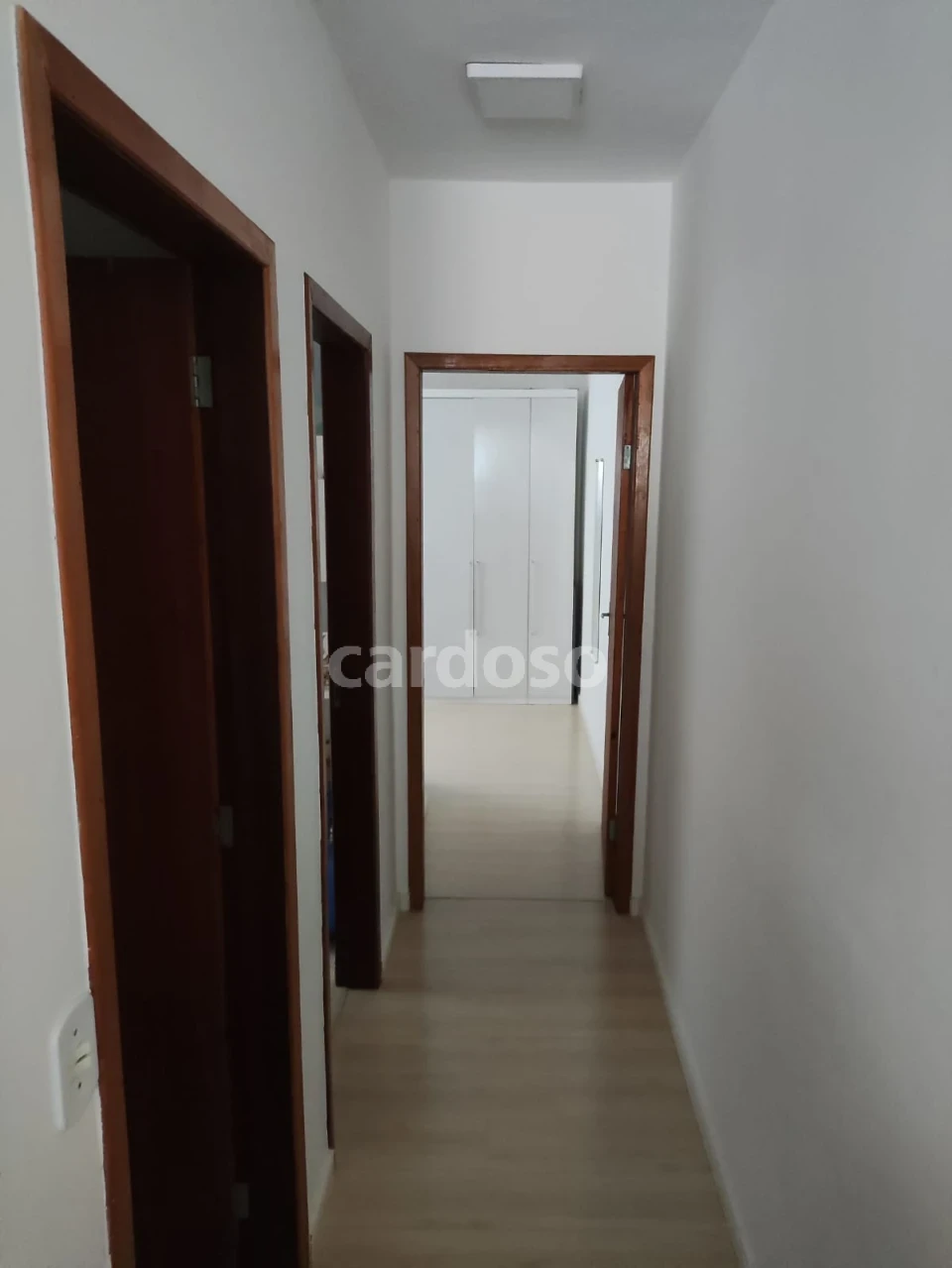 Casa à venda com 2 quartos e 2 vagas - Ibiporã - PR