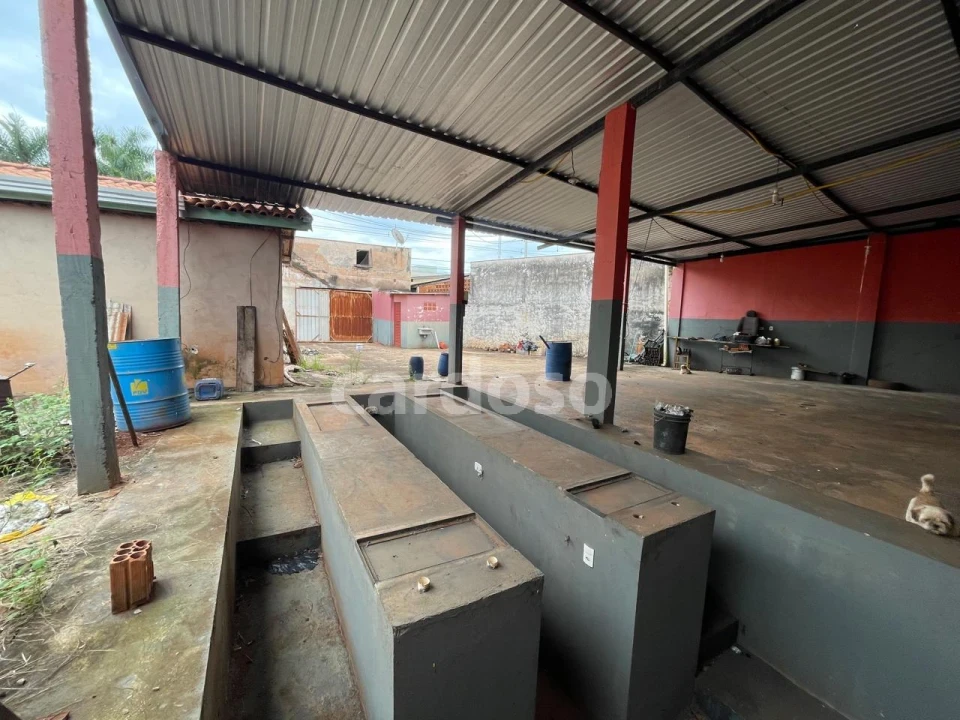 VENDO IMÓVEL COMERCIAL COM POTENCIAL DE EXPANSÃO – LOCALIZAÇÃO ESTRATÉGICA