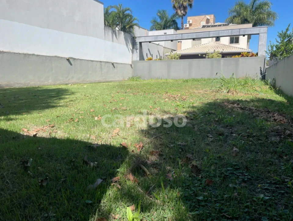 Imagens do imóveis Terreno à venda no Condomínio Royal Forest – 300m² – Londrina/PR