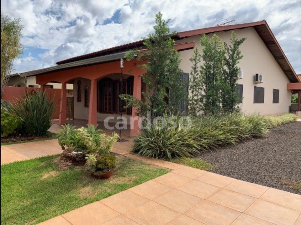 CASA COM 4 QUARTOS E ÁREA GOURMET À VENDA - VILA ROMANA - IBIPORÃ/PR