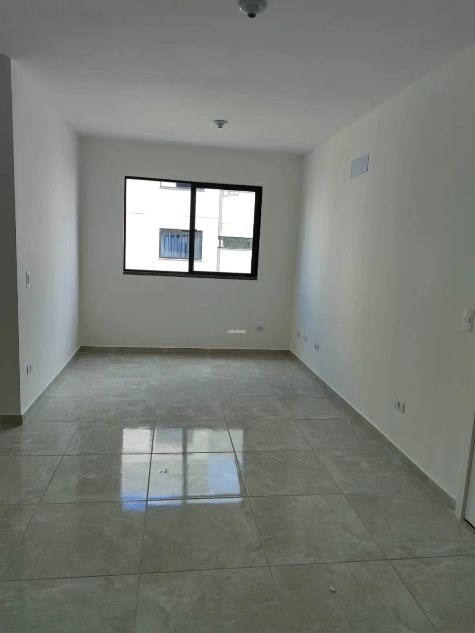 Apartamento com 2 dormitórios para locação, 43 m² por R$ 900 – Semiramis – Londrina/PR