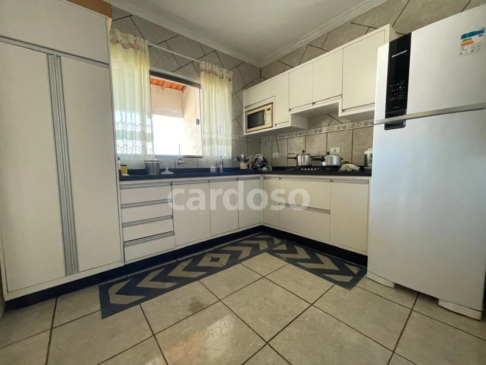 VENDE-SE CASA COM 3 QUARTOS (1 SUÍTE) – VILA ROMANA | IBIPORÃ/PR