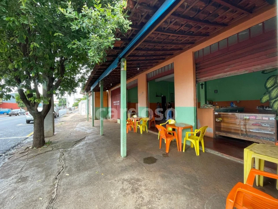 VENDO IMÓVEL COMERCIAL COM POTENCIAL DE EXPANSÃO – LOCALIZAÇÃO ESTRATÉGICA