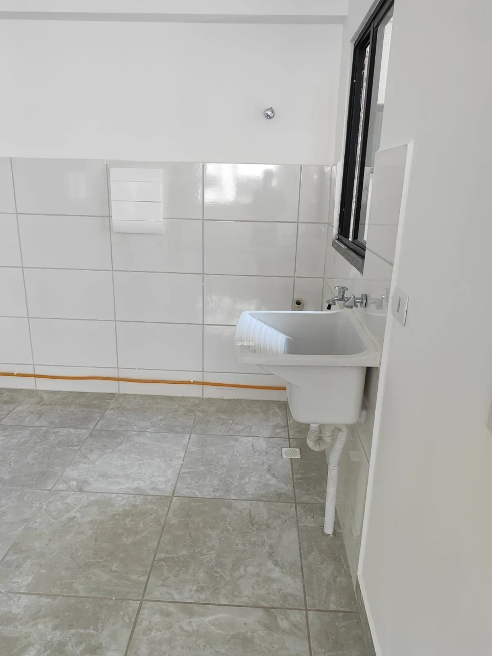 Apartamento com 2 dormitórios para locação, 43 m² por R$ 900 – Semiramis – Londrina/PR