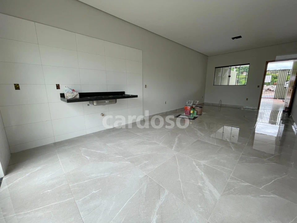 CASA À VENDA EM IBIPORÃ COM 2 QUARTOS POR 365.000,00