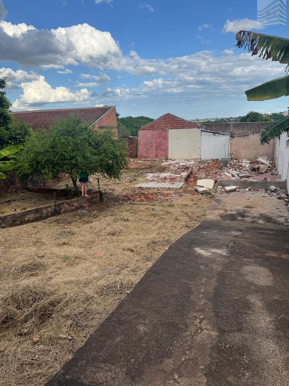 Imagens do imóveis VENDE - SE TERRENO NO JARDIM LEONOR