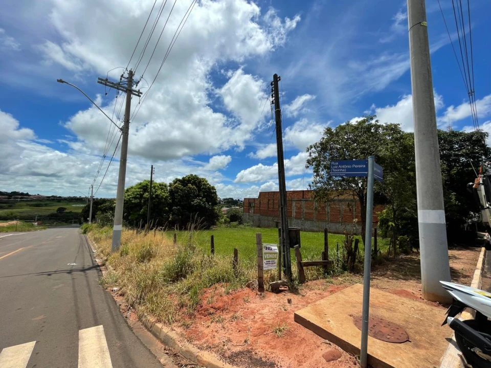 Terreno de Esquina Rua Gregório Licório