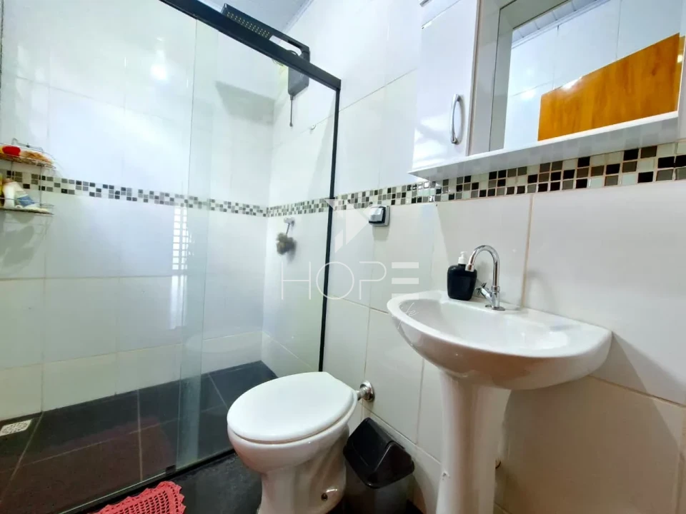 Imagens do imóveis Chácara molhada à venda com 1.872 m² - 1 quarto - piscina - salão de festas - Alvorada do Sul PR