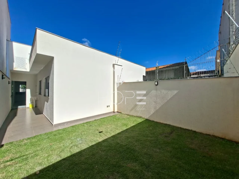 Casa geminada à venda com 73m² - 2 quartos - 1 banheiro - 1 Vaga - Jardim Padovani - Londrina PR