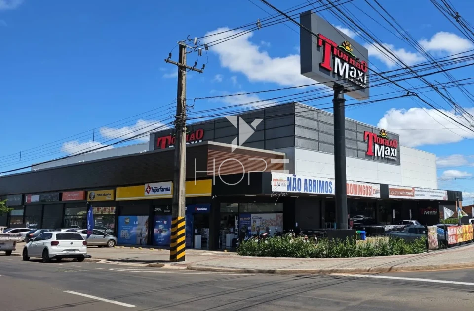 Imagens do imóveis Loja comercial para locação com 45m² - vitrine em vidro - Avenida Saul Elkind - Zona Norte - Londrina PR