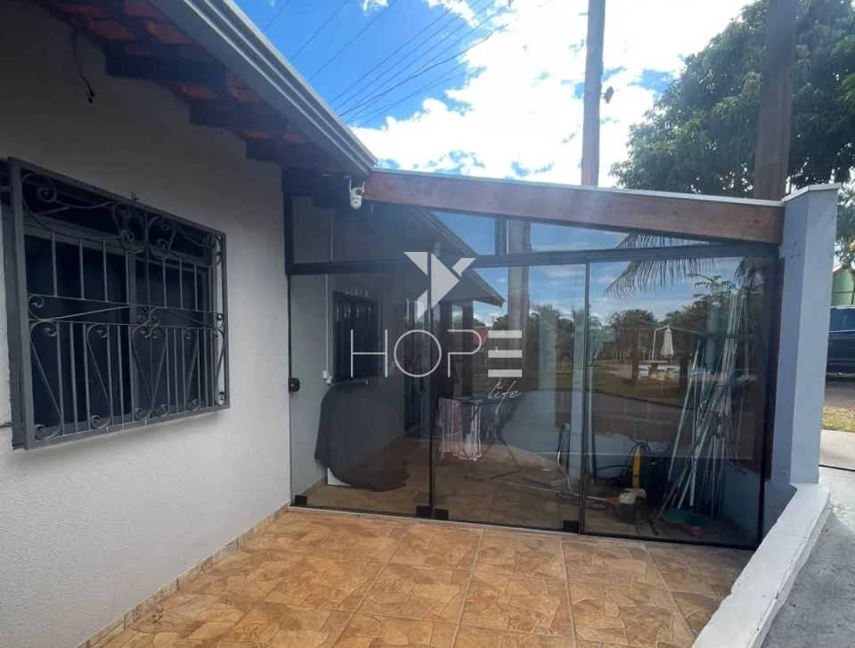 Imagens do imóveis Chácara molhada à venda com 1.872 m² - piscina e churrasqueira - próxima ao lago - Alvorada do Sul PR
