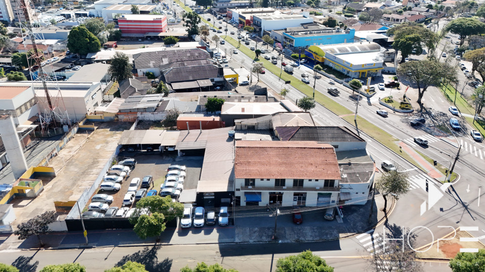 Imagens do imóveis Invista em Localização : Amplo espaço Comercial de 2.000 m² para Demolição ou Novo Projeto