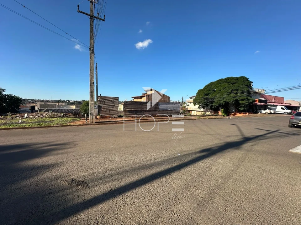 Imagens do imóveis Terreno misto à venda com 354,09 m² no Jardim Novo Sabará – Zoneamento ZUM-1 – Zona Oeste – Londrina/PR