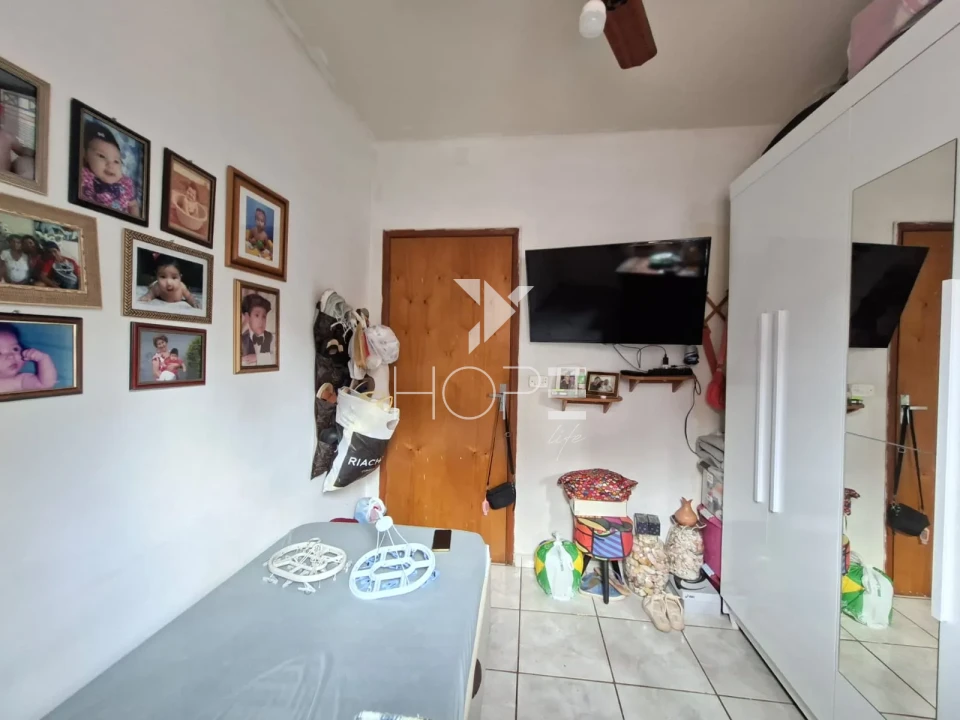 Imagens do imóveis Casa à venda com 190 m² - 4 quartos - 2 banheiros - edícula - 3 vagas - Zona Leste - Proximo ao Aeroporto - Londrina PR