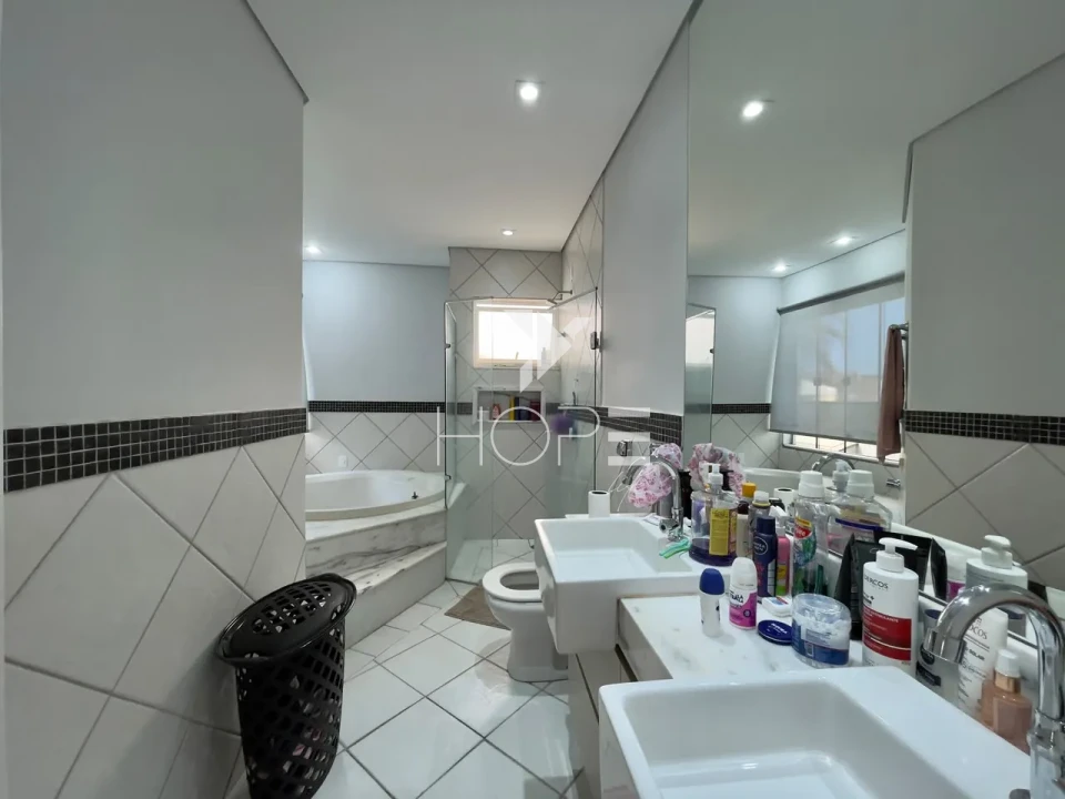 Sobrado em Condomínio à Venda – 261m² – 3 Quartos (1 Suíte) – Vale das Araucárias – Parque Residencial Alcântara – Zona Sul – Londrina/PR