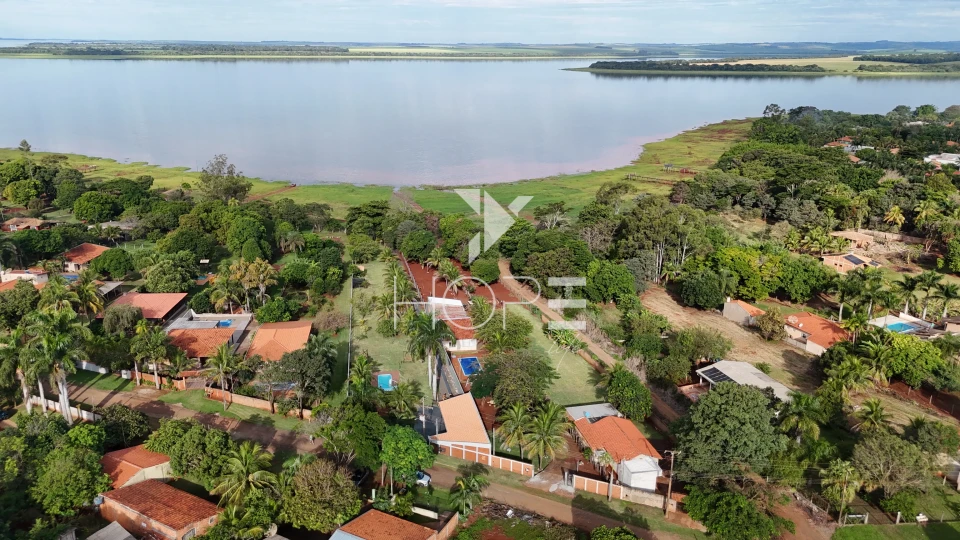 Imagens do imóveis Chácara molhada à venda com 1.872 m² - 1 quarto - piscina - salão de festas - Alvorada do Sul PR