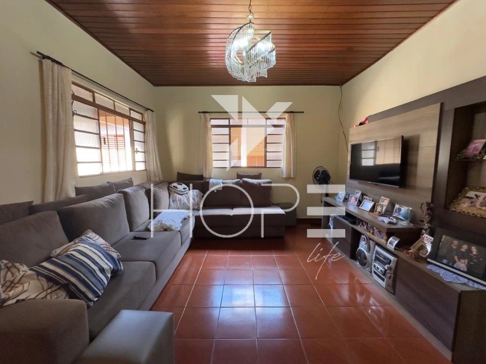 Imagens do imóveis Casa à venda/ Locação  no Conjunto José Giordano – 2 quartos (1 suíte) – 178 m² – Zona Norte – Londrina/PR