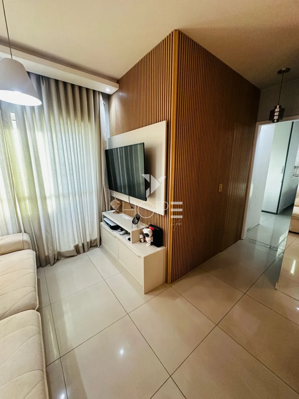 APARTAMENTO À VENDA – ED. INÉDITO – 2 QUARTOS (1 SUÍTE) – 1 VAGA – CENTRO – LONDRINA/PR