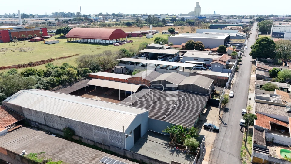 Imagens do imóveis Barracão à venda e locação com 750 m² + mezanino - pé direito 6 m - próximo Av Tiradentes - Bandeirantes - Londrina PR
