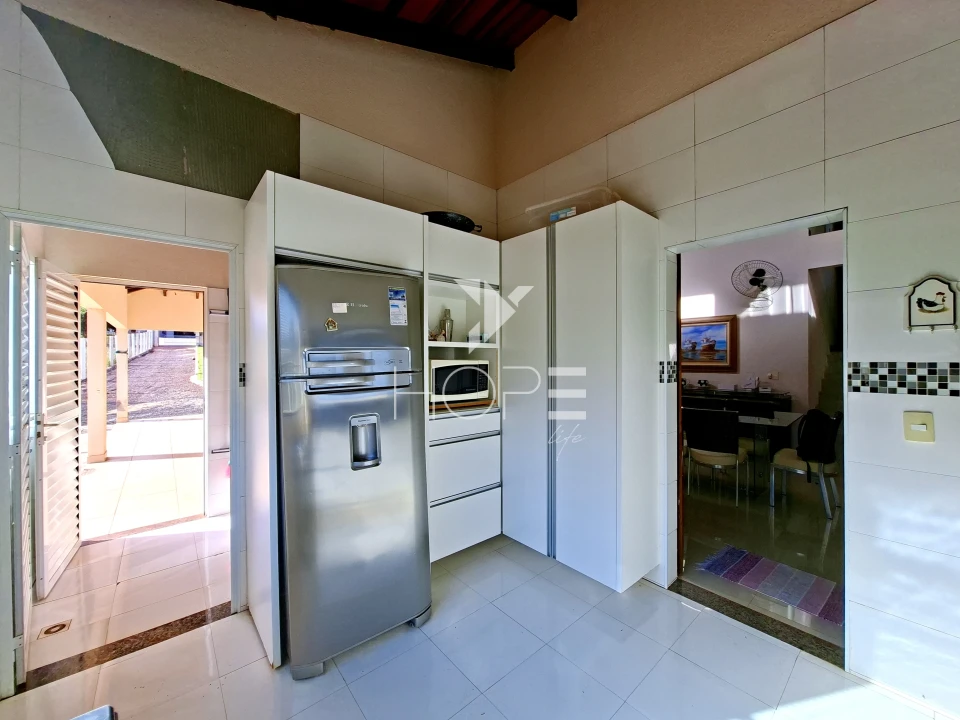 Imagens do imóveis Condomínio Riviera do Poente - chácara molhada à venda com 2.277 m² - 4 suítes - piscina - sauna - Alvorada do Sul PR