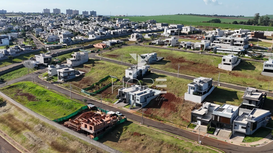 Imagens do imóveis Sobrado com Piscina à Venda - 230m² – 3 Suítes – Condomínio Araguari Tauá – Zona Leste – Londrina/PR