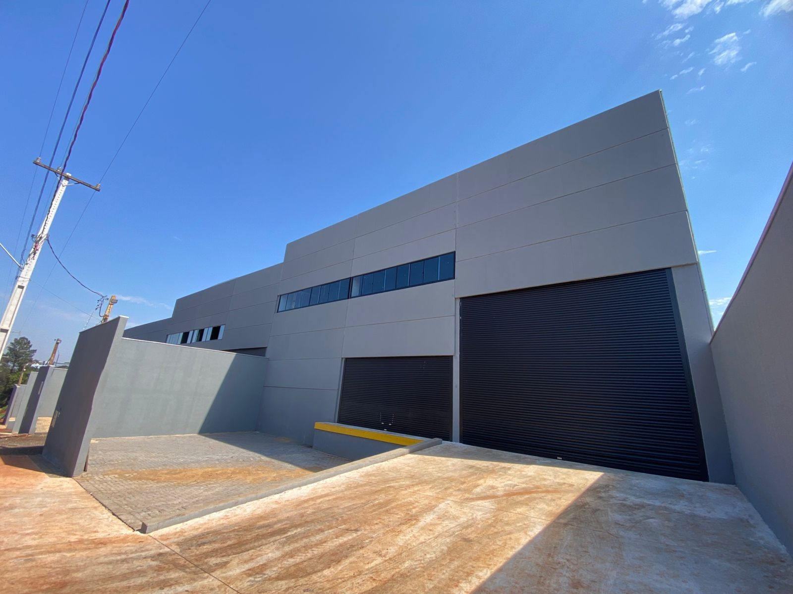 Barracão/Deposito/Galpão com doca para locação com 800 m² - 4 banheiros - 8 vagas - Próximo Av Tiradentes - Zona Oeste - Londrina PR