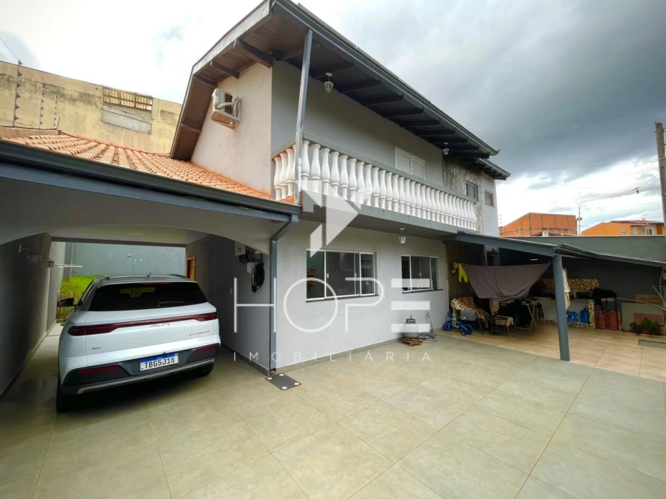 Sobrado à Venda com Energia Solar – 178m² Intern – 4 Quartos (1 Suíte) – Monte Belo – Zona Sul – Londrina/PR