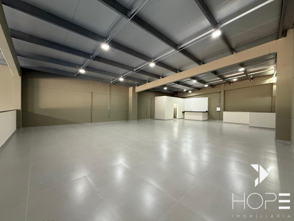 Ponto Estratégico! Galpão de 600m² + Mezanino na Av. São João com Alta Visibilidade