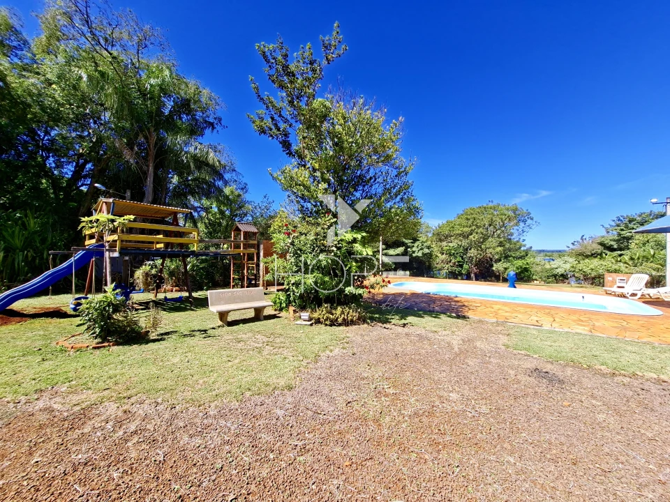 Imagens do imóveis Chácara molhada à venda com 30.492 m² - 3 casas - piscina - acesso direto ao rio - Alvorada do Sul PR