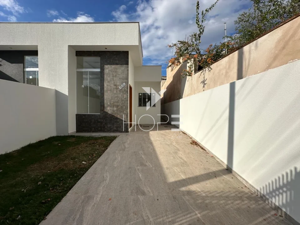 Imagens do imóveis Casa à venda com 2 quartos (1 suíte) e terreno de 180 m² no Jardim Colúmbia – Zona Oeste – Londrina/PR