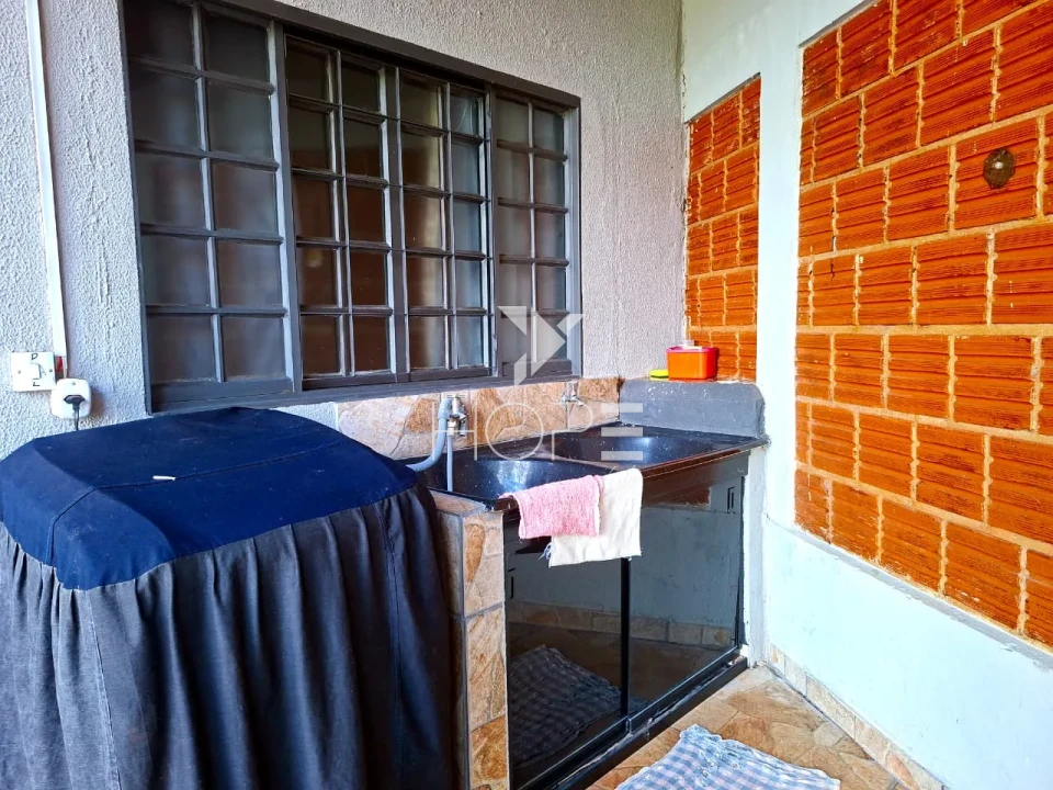 Imagens do imóveis Chácara molhada à venda com 1.872 m² - 1 quarto - piscina - salão de festas - Alvorada do Sul PR