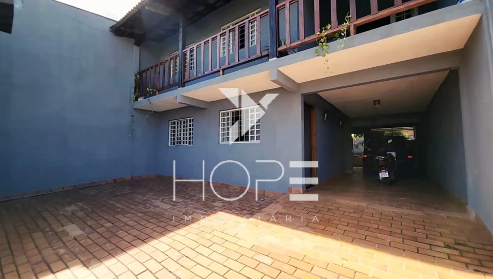 Sobrado à venda na Zona Norte de Londrina – 3 quartos