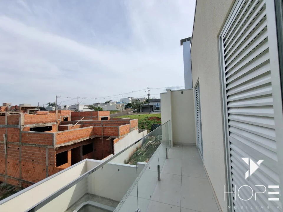 Imagens do imóveis Elegância e Lazer: Sobrado com Piscina no Condomínio Morada das Flores – Cambé