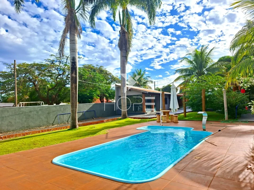 Imagens do imóveis Chácara molhada à venda com 1.872 m² - 1 quarto - piscina - salão de festas - Alvorada do Sul PR