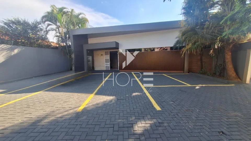 Imagens do imóveis Casa comercial para locação com 350m² - 6 salas - 5 vagas - próximo ao Hospital Evangélico - Lago Parque - Londrina PR