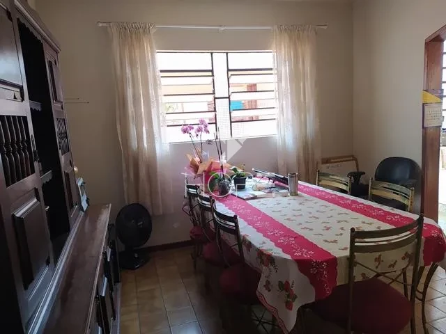 Imagens do imóveis Casa à venda com 250 m² - 3 quartos - 2 vagas - edícula - próximo ao Hospital Evangélico - Jardim Londrilar - Londrina PR