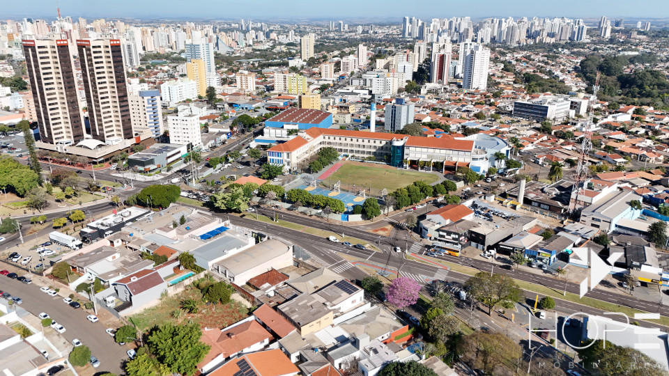 Imagens do imóveis Invista em Localização : Amplo espaço Comercial de 2.000 m² para Demolição ou Novo Projeto