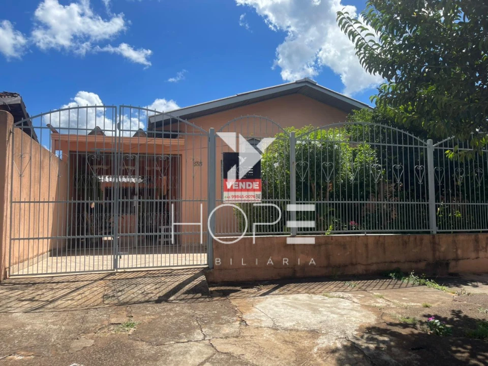 Casa à venda com edícula e terreno amplo no Jardim Silvino – Cambé/PR