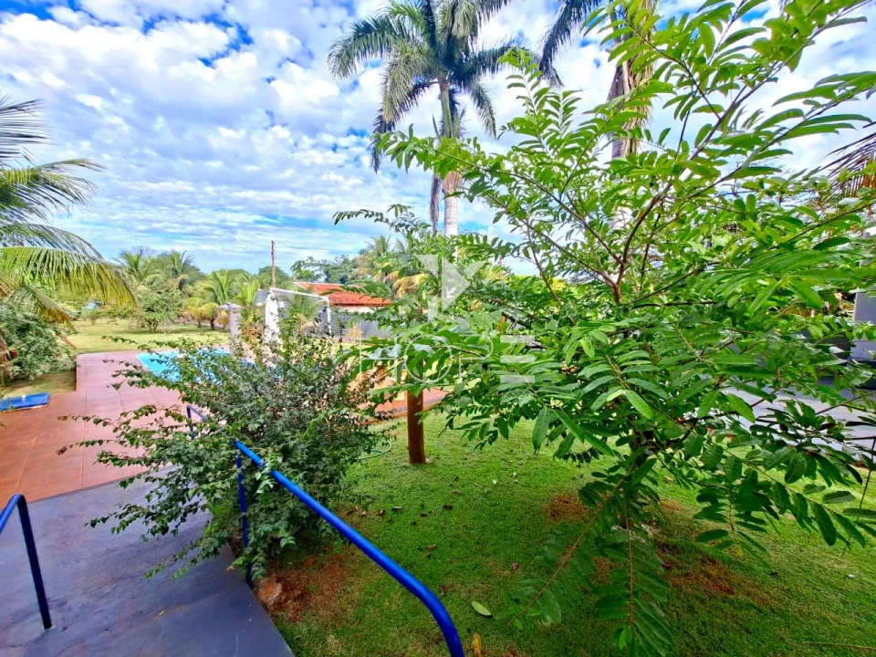Imagens do imóveis Chácara molhada à venda com 1.872 m² - 1 quarto - piscina - salão de festas - Alvorada do Sul PR