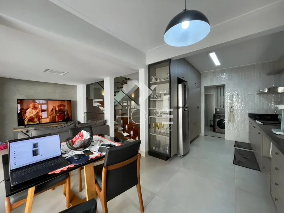 Sobrado em Condomínio à Venda – 261m² – 3 Quartos (1 Suíte) – Vale das Araucárias – Parque Residencial Alcântara – Zona Sul – Londrina/PR