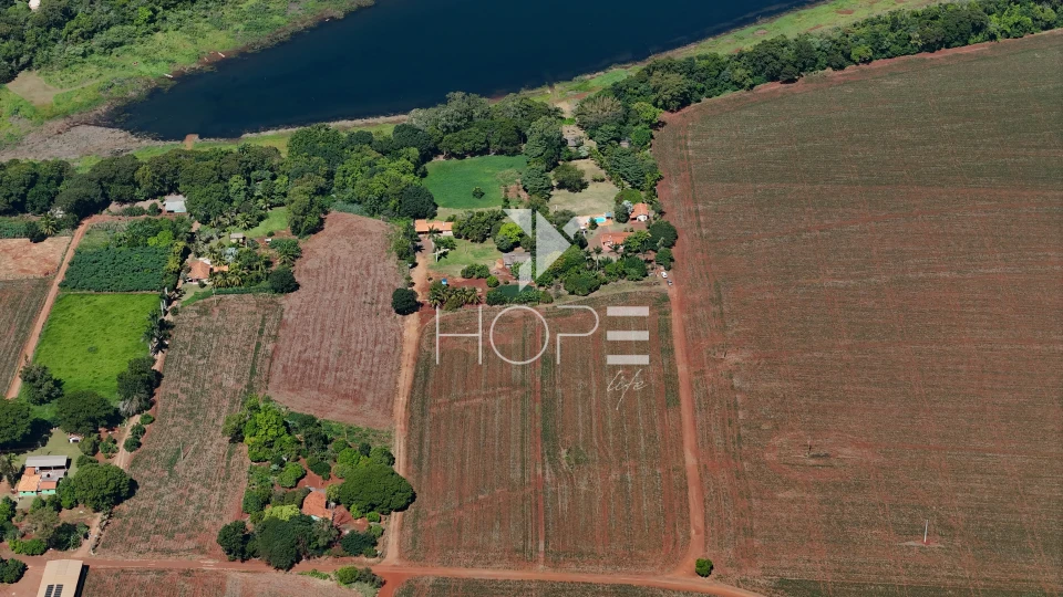 Imagens do imóveis Chácara molhada à venda com 30.492 m² - 3 casas - piscina - acesso direto ao rio - Alvorada do Sul PR