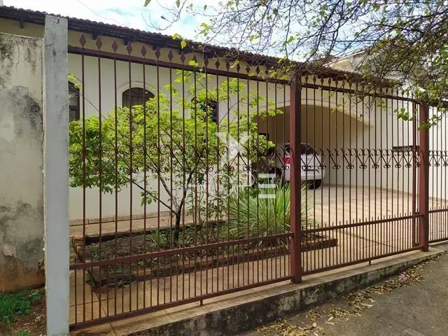 Imagens do imóveis Casa à venda com 250 m² - 3 quartos - 2 vagas - edícula - próximo ao Hospital Evangélico - Jardim Londrilar - Londrina PR