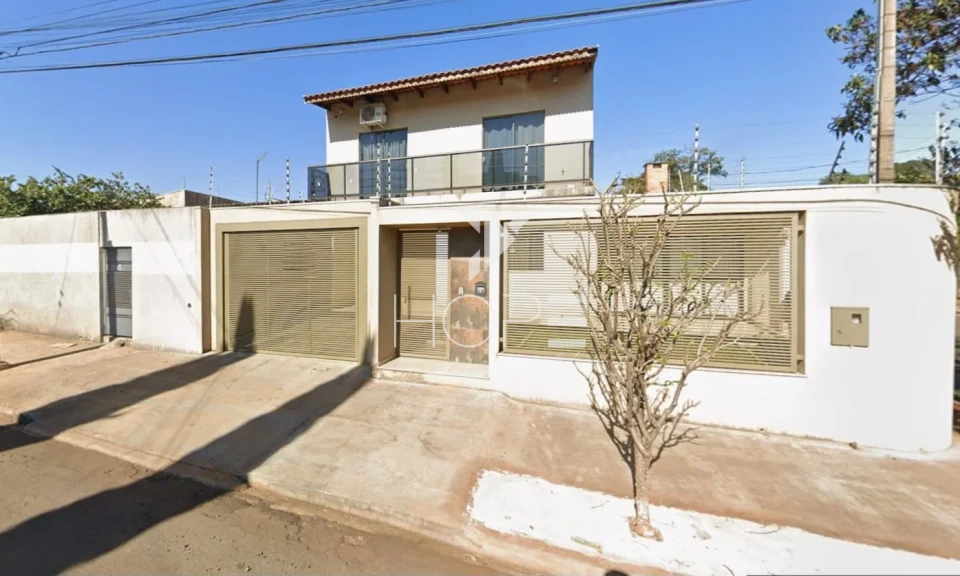 Imagens do imóveis Casa à venda com 145m² - 3 quartos (1 suíte) - 3 banheiros - 2 vagas - Centro - Arapongas PR