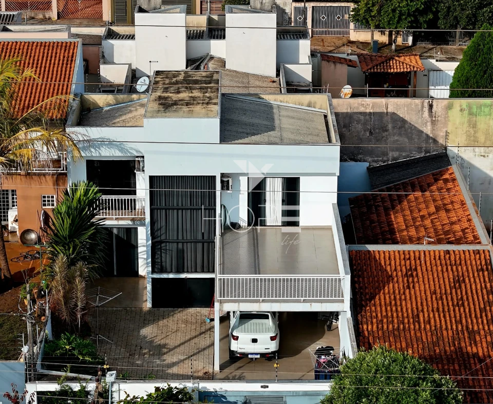 Imagens do imóveis Casa à venda com 250 m² - 3 quartos sendo 2 suítes - 4 vagas - espaço gourmet - Conjunto do Café - Zona Norte - Londrina PR