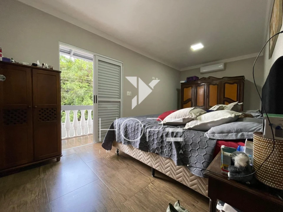 Sobrado à Venda com Energia Solar – 178m² Intern – 4 Quartos (1 Suíte) – Monte Belo – Zona Sul – Londrina/PR