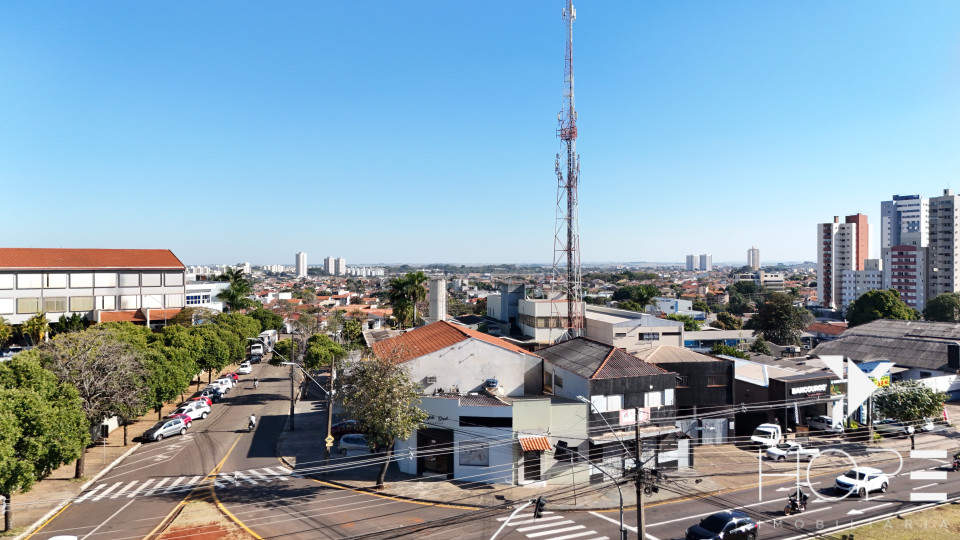 Imagens do imóveis Invista em Localização : Amplo espaço Comercial de 2.000 m² para Demolição ou Novo Projeto