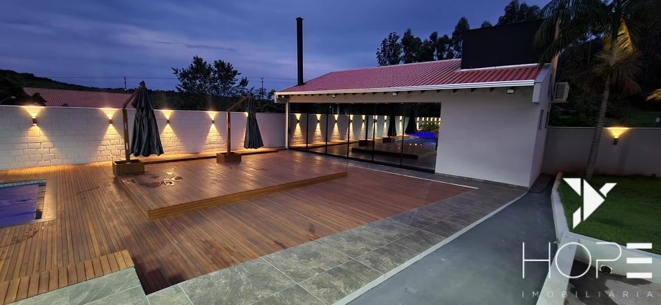 Chácara de Alto Padrão na Estrada do Limoeiro – 1.919 m² de Conforto e Natureza