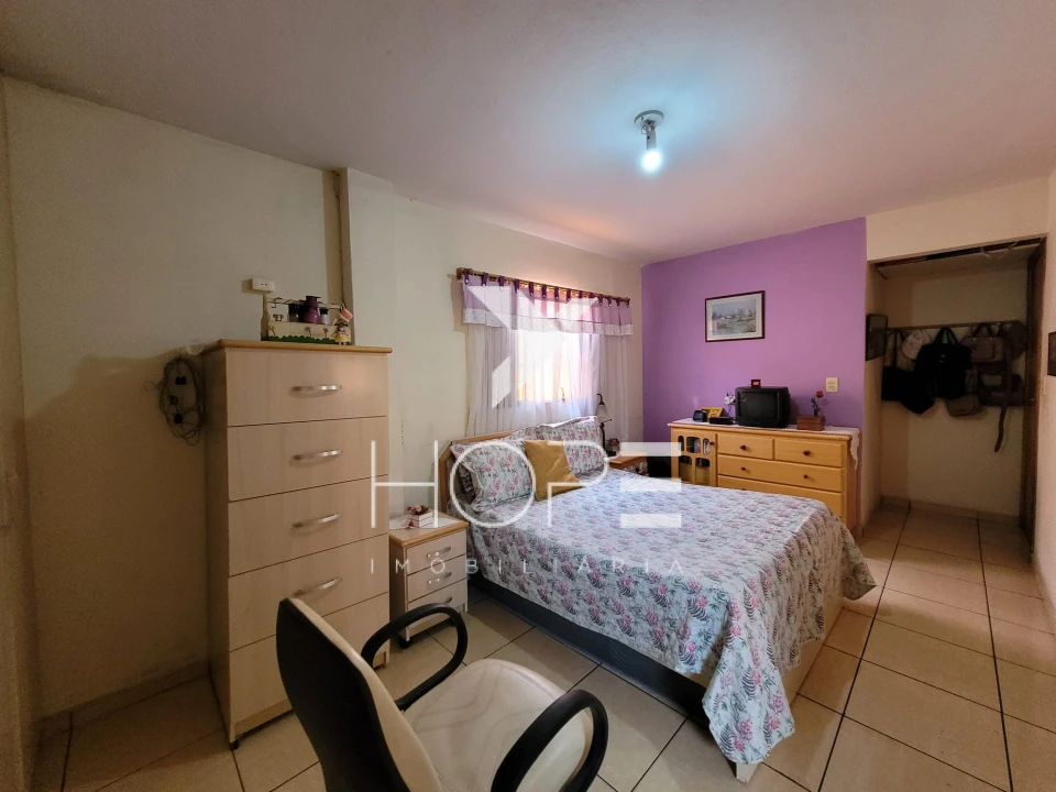 Casa com edícula à venda – 3 quartos (1 suíte) – Bairro Coliseu – Londrina/PR